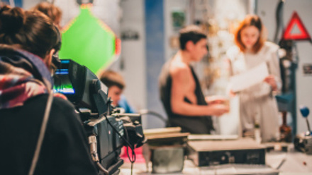 Actors-acting-tv-production-set-News Thumbnail.jpg