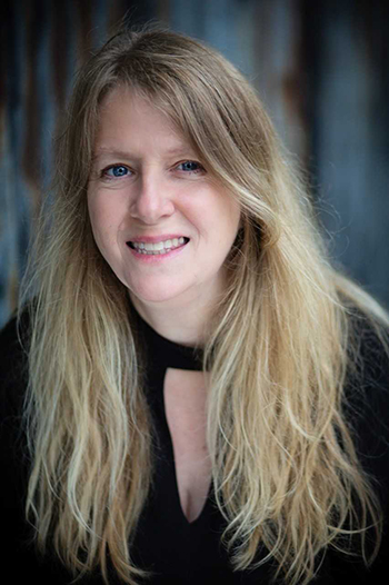 Headshot: Heidi Gomes