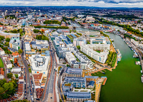 Panoramic aerial view of the city of Bristol with the River Avon running through the centre.